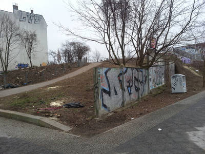 Hinterlandmauer an der Behmstraßenbrücke