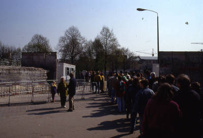 Einreise in die DDR am provisorischen Grenzübergang am Brandenburger Tor