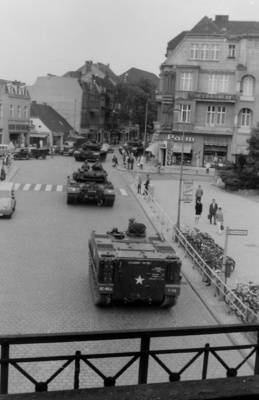 Amerikanische Panzer aus der Überführung des S-Bahnhofs Zehlendorf am Teltower Damm