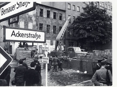 Mauerausbau an der Bernauer Straße am 21. August 1963