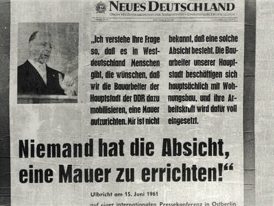 West-Berliner Propagandaplakat mit Zitat von Walter Ulbricht zum Mauerbau