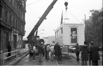 Aufbau des neuen US-Kontrollhauses am Checkpoint Charlie