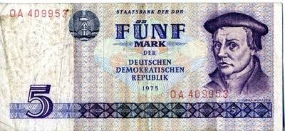 Banknote der Staatsbank der DDR mit einem Wert von 5 DM
