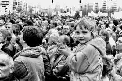Demonstrierende auf der Demonstration am Alexanderplatz am 4. November 1989