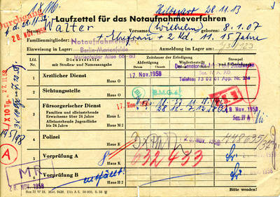 Laufzettel für das Notaufnahmeverfahren von Wilhelm Walter und seiner Familie