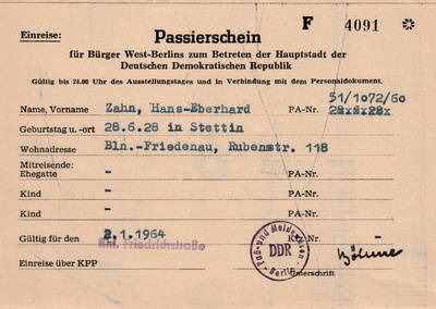 Passierschein für Bürger West-Berlins zum Betreten der Hauptstadt der DDR ausgestellt für Hans-Eberhard Zahn