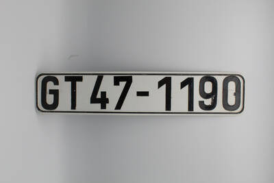Zulassungschild "GT47-1190" eines Grenztruppen-LKW