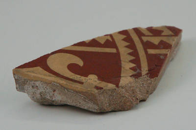 Fliesen-Fragment aus der Versöhnungskirche