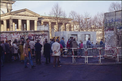 Passkontrolle am provisorischen Grenzübergang Brandenburger Tor