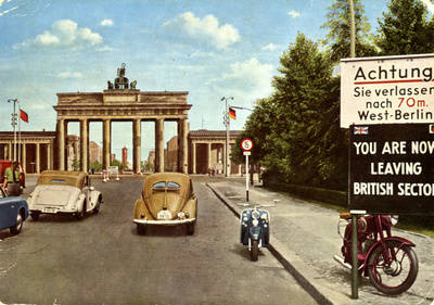 Straßenszene am Brandenburger Tor vor dem Mauerbau;