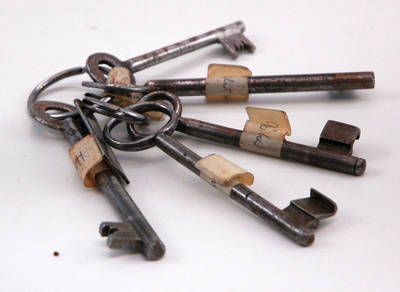Schlüsselbund mit fünf Schlüsseln der Versöhnungskirche