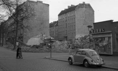 Zerstörte Häuser im Stadtbild in Berlin-Steglitz in der Nachkriegszeit;