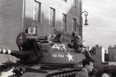 Panzer des US-Militärs nahe dem Moritzplatz