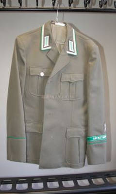 Uniformjacke mit Armbinde Grenztruppen (NVA-Stabsdienstuniform weiblicher Armeeangehöroger)