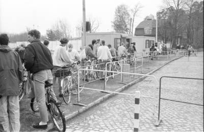 Fahrradfahrer am Grenzübergang Neue Kreisstraße/Rudolf-Breitscheid-Straße